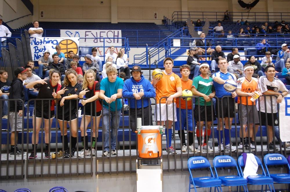 Fans exhibit nontraditional spirit at varsity basketball games