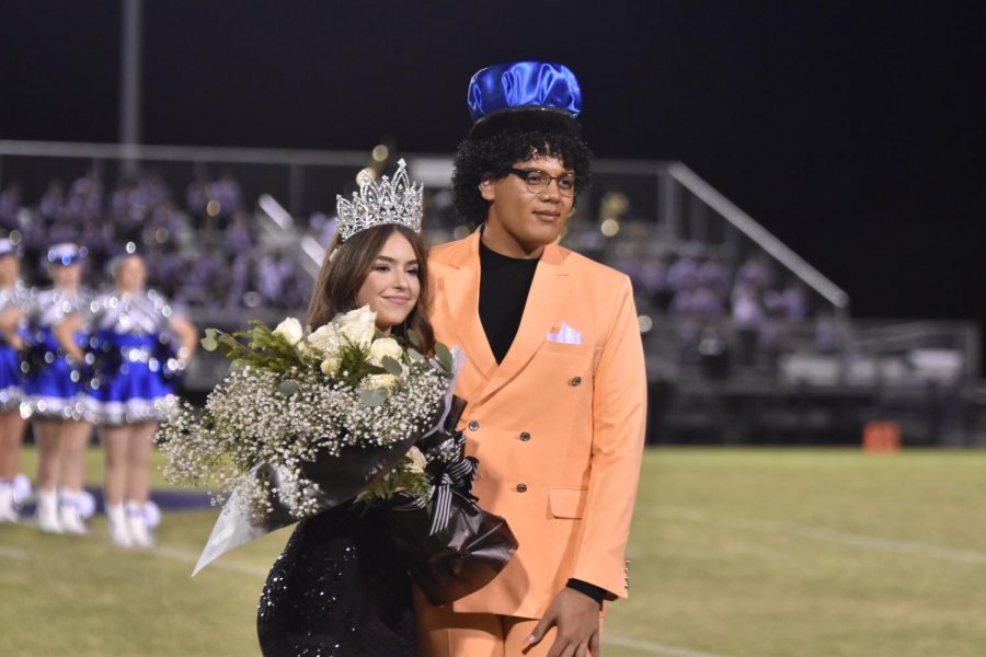 Seniors+Cynthia+Reyes+and+Kalvin+Atonio+were+crowned+2022+Homecoming+Queen+and+King.